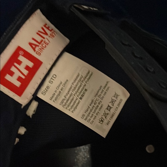 Helly Hansen Black and Red Hat with Embroidered Flag - Picture 9 of 11